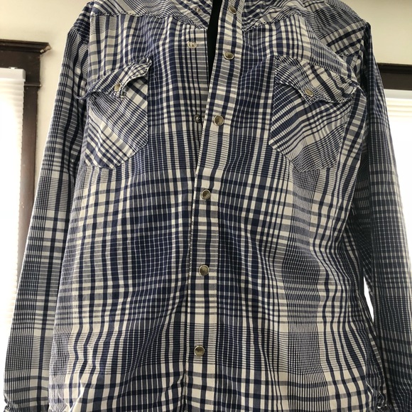 Button up - Picture 2 of 4